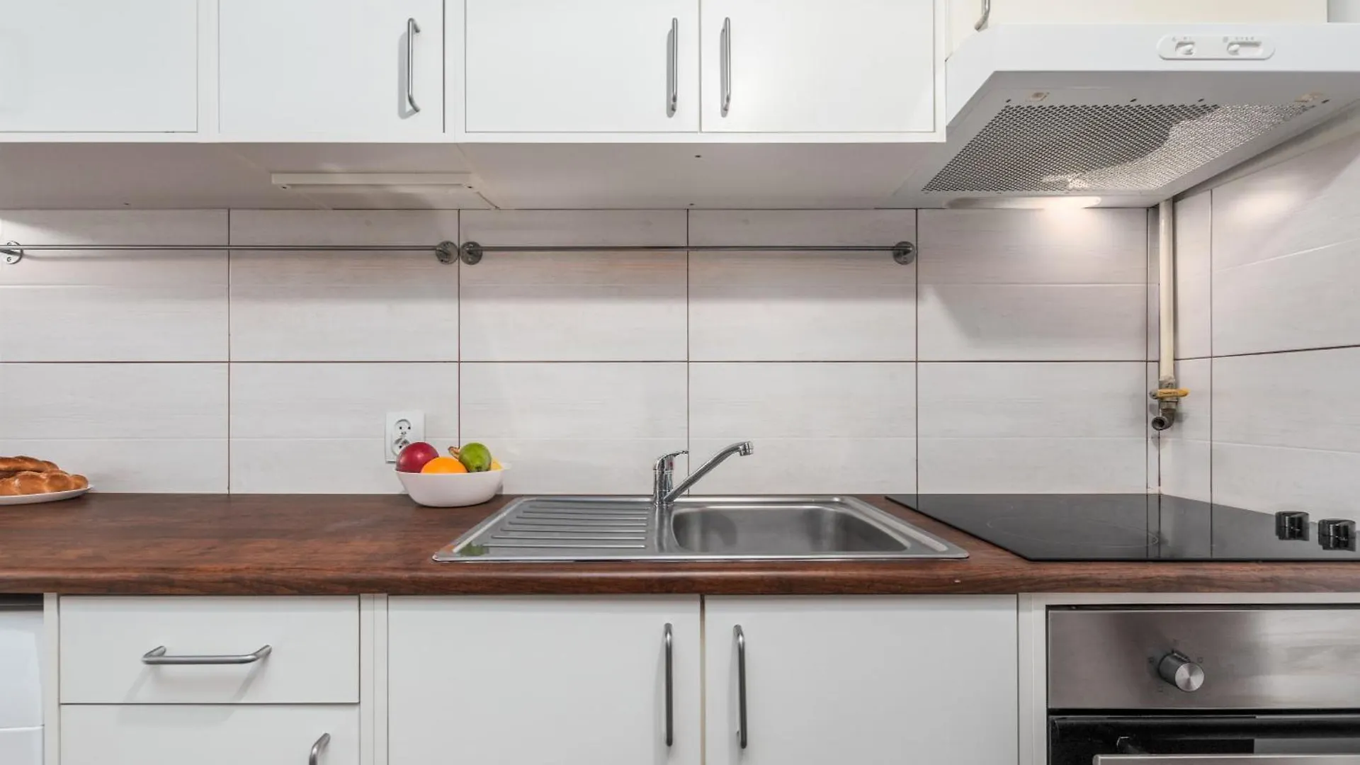 Delux15 - Apartament Chmielna Warsaw 0*,  Poland